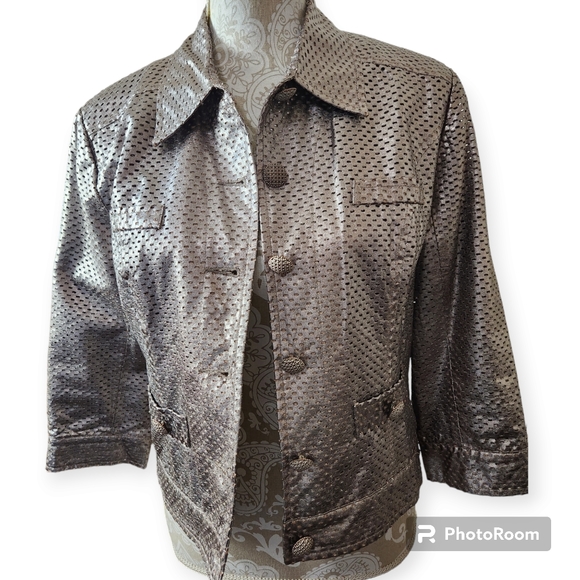 V Christina platinum metallic 3/4   Sleeve Button Down Jacket size Medium - Picture 6 of 9